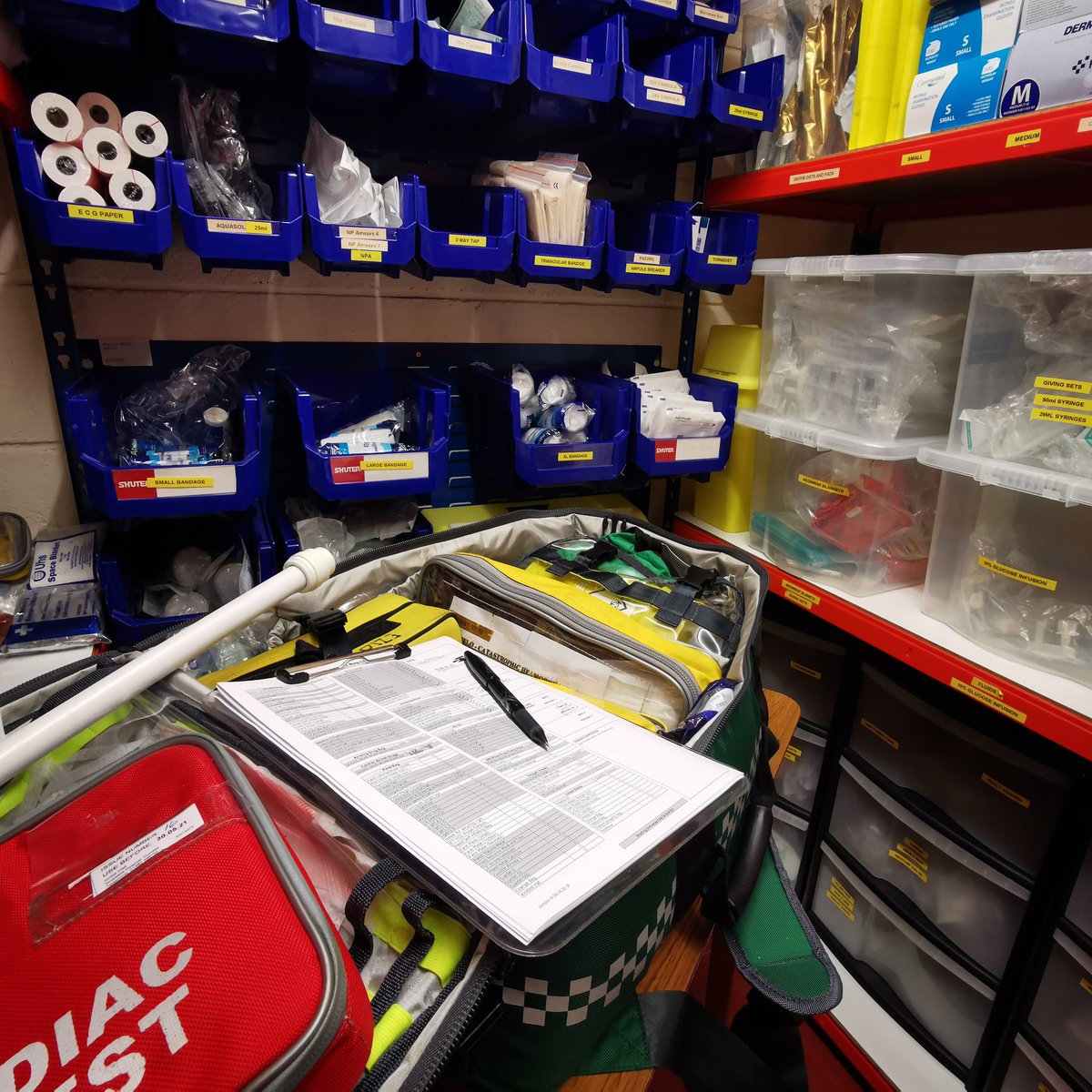 Volteral's tweet photo. #bagcheckthursday #medkit on @ScotAirAmb #Helimed76 #challengeresponse 👥📝⛑️🎒 https://t.co/qtxjhMawkc