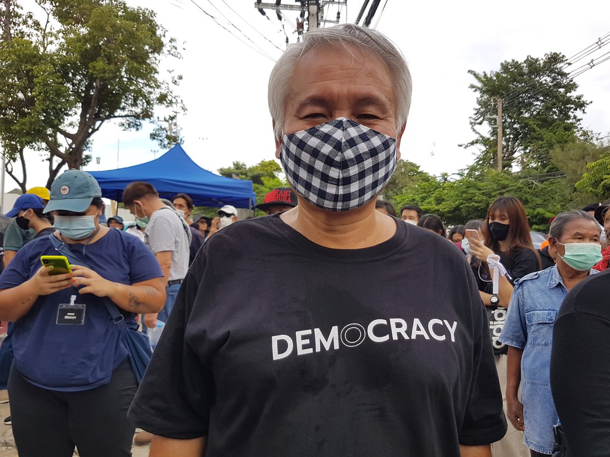  #Thailand  #Bangkok  #protesters outside  #parliament holding signs demanding for more equality, no more dictatorship in their opinion & they say (on t-shirt) that the highest power belongs to the people  #ประชุมสภา  #แก้รัฐธรรมนูญ