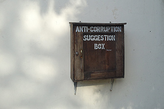 Progress with international anti-corruption efforts has stalled lately ⛔️

In their latest study, @MartinRonceray &amp; Katja Sergejeff offer recommendations on how to inject new dynamism to these efforts🤝

The key? Pulling together many different threads🪢
👉bit.ly/32OkKlQ