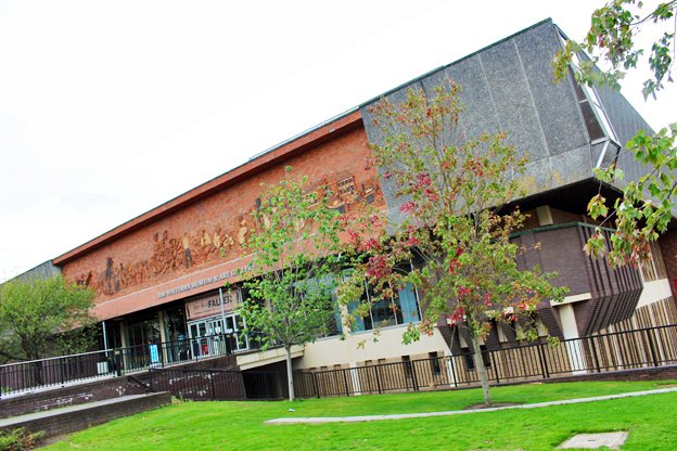 FAB NEWS!  @PotteriesMuseum will reopen..... on Monday  Stunning displays  Staffs Hoard  World's best Staffs ceramics collection Family activities Covid-secure measures  You must book on 01782 232323  https://www.stokemuseums.org.uk/pmag/  #Museums  #MyStokeStory THREAD