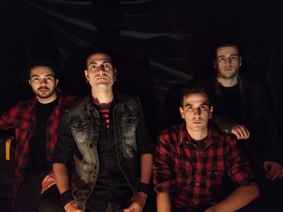 Hey peña!!
Gure Twitterreko kanala estrenatera guez 👋 
Taldearen berri eukiteko jarraitxu!!
✖️♥️✖️