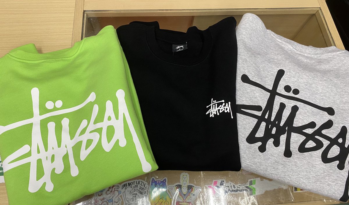 B Flat Stussy Stussyのパーカーとトレーナー入荷しました どちらも定番のベーシックロゴです パーカーはジップパーカーとプルパーカーの2種類あります