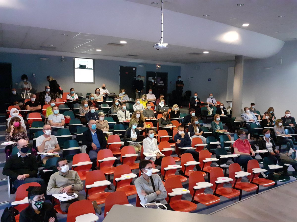 cecfouq's tweet photo. Ouverture des #EGNT dans la Marne au collège de Cormontreuil. Monsieur Claval IA-DASEN de la Marne, IEN, formateurs, Enseignants, directeurs, représentant des personnels, partenaires de l Education dont les collectivités pour des échanges fructueux. Merci à tous.#Erun51 https://t.co/bXBme8kRy0