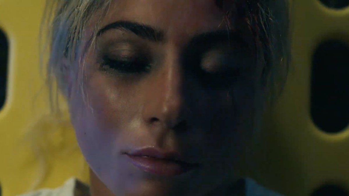 (1st & 2nd pic) their 1st attempt using the defibrillator.(3rd & 4th) 2nd attempt.if you're asking why this is the 2nd attempt, when the camera zoomed backwards from Gaga's face, the paramedic guy said "again" then "clear" and then she woke up.