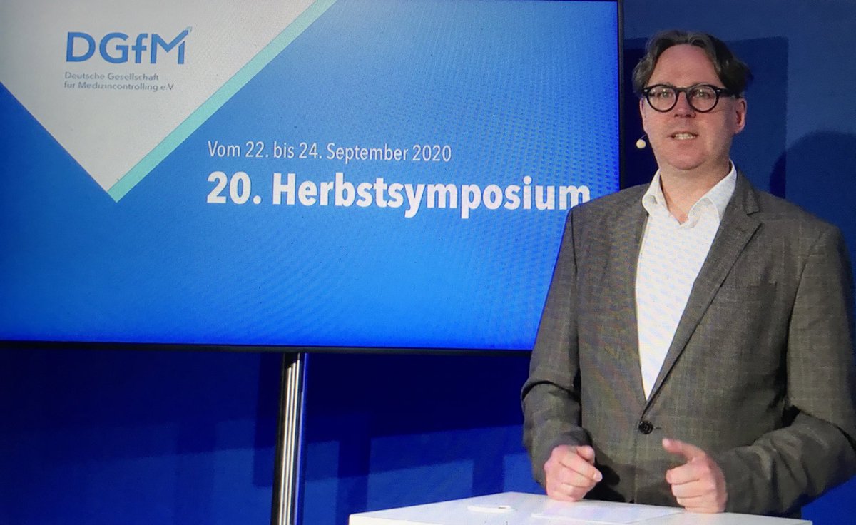 #herbstsymposium #DGfM, Begrüßung <a href="/nikoschroeders/">Dr. Nikolai von Schroeders</a>: Als Jubiläumsveranstaltung präsentiert sich das 20. Herbstsymposium mit starken Vorträgen online (heute mit Fokus #MD #DRG praktisch, rechtlich) - Teilnehmer sind um rege Aktivität im Chat gebeten