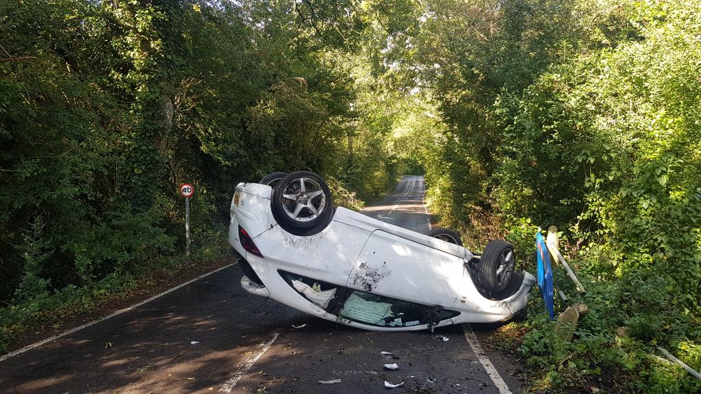 SussexIncidents's tweet photo. This morning Emergency Services attended a single vehicle collision #EmsworthcommonRoad #Aldsworth driver minor thankfully has minor injuries .
Credit @SussexRoadsPol https://t.co/MA2ZV7mHBC