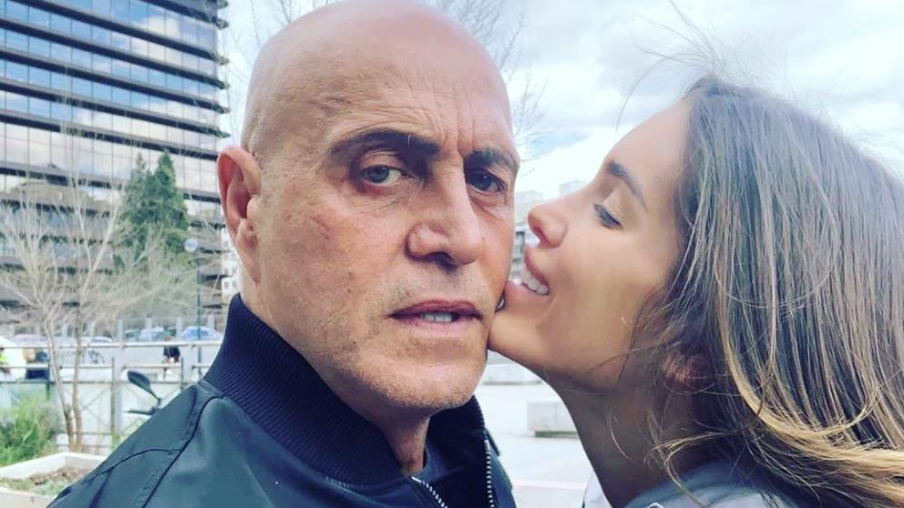 poetatorturadax's tweet image. d visita en el museo de antiguedades😝😝😘👍🏻 #fun #excursionescolar #selfieconelmooerto