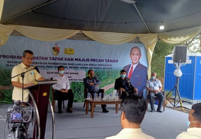 JKRPD's tweet photo. 22.09.2020

Program Lawatan Tapak &amp; Majlis Pecah Tanah bagi Projek Pembaikan Pembentung di Kg Sungai Sendayan, Daerah Port Dickson.

Majlis ini telah disempurnakan oleh YAB Dato' Seri Haji Aminuddin Bin Harun, Menteri Besar Negeri Sembilan.

@JKRNS @MOWorks @JKRMalaysia https://t.co/EQchpGDegY