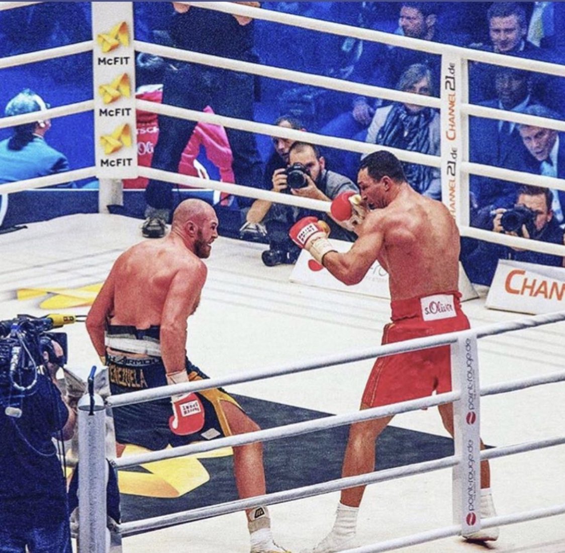 Tyson_Fury's tweet image. Me vs a boxer haha 🤣