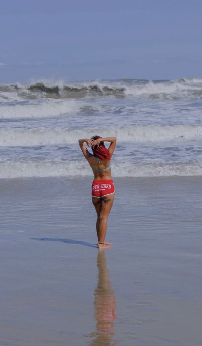 #ocean #lifeguard #redhair #fitgirls #sunshine #livinglife https://t.co/6XVONxkyr4