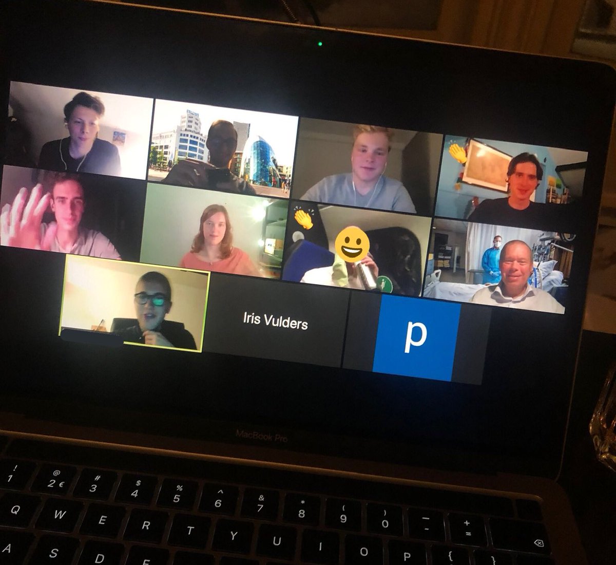 Gisteren zijn wij online in gesprek gegaan met IC-arts en Eerste Kamerlid <a href="/Peter_vd_Voort/">Peter van der Voort</a>.
Samen hebben we gesproken over de corona-maatregelen voor jongeren, de hogere waardering voor de zorg en de gang van zaken achter de schermen op de corona-afdeling van een ziekenhuis. 💚