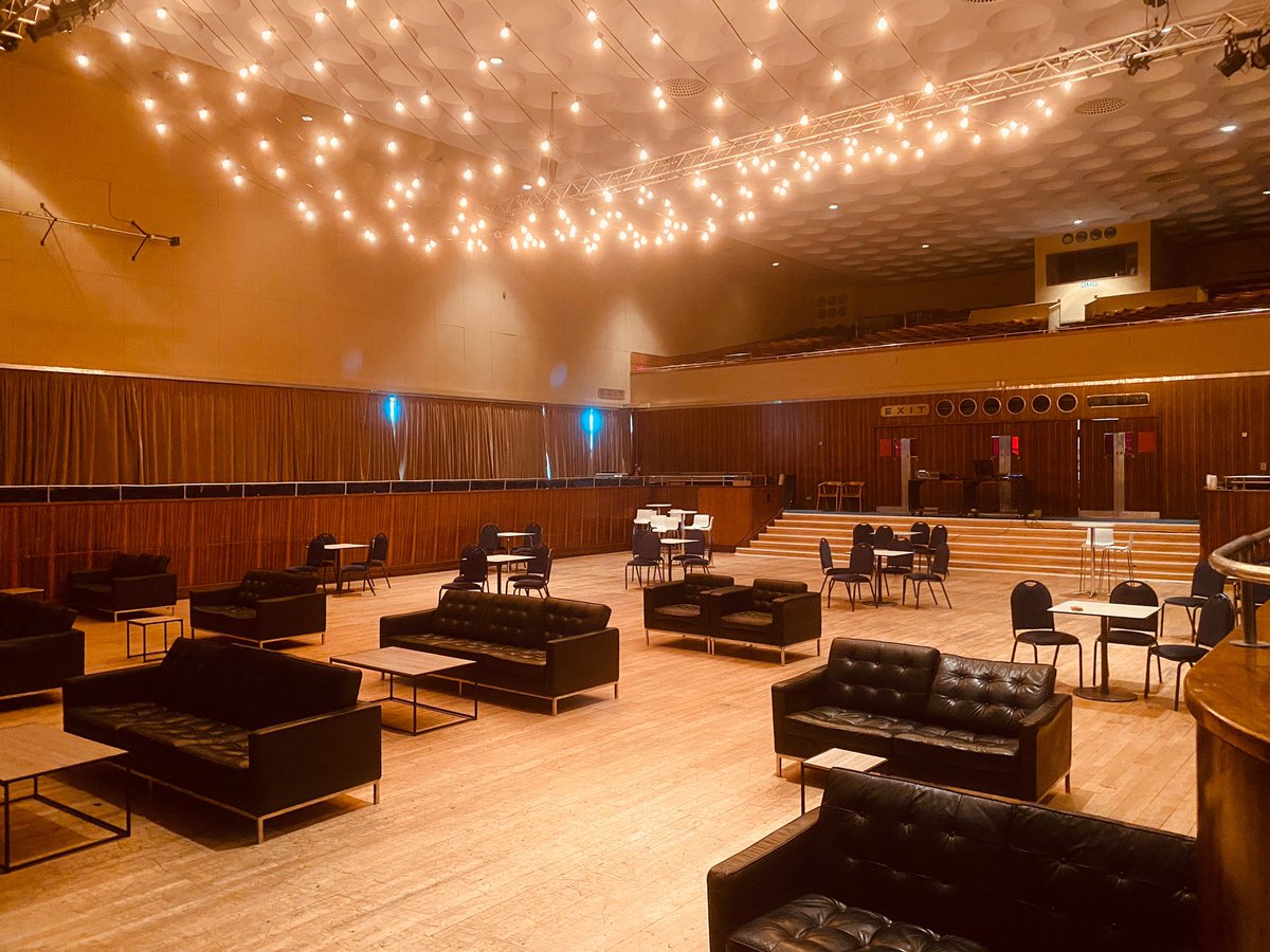 Our lovely Covid secure auditorium - all set up for <a href="/eddieizzard/">Eddie Izzard</a> tomorrow. 

Book here: dlwp.com/event/great-ex…