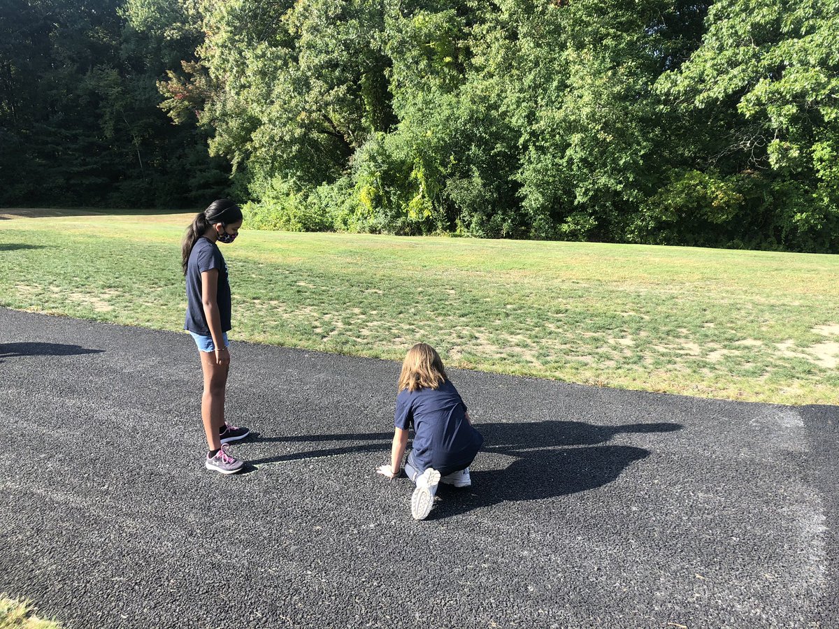 MrsDiodati's tweet image. Shadow tracing on this BEAUTIFUL day!!  #sanbornbulldogs #earthandsun #weareandover #science #cohortb