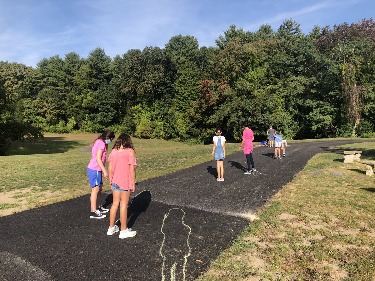 MrsDiodati's tweet image. Shadow tracing on this BEAUTIFUL day!!  #sanbornbulldogs #earthandsun #weareandover #science #cohortb