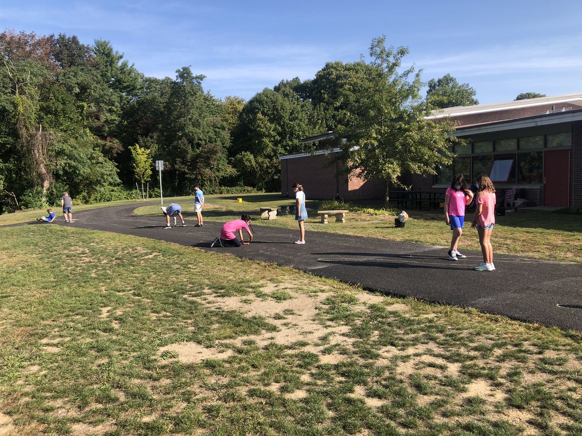 MrsDiodati's tweet image. Shadow tracing on this BEAUTIFUL day!!  #sanbornbulldogs #earthandsun #weareandover #science #cohortb