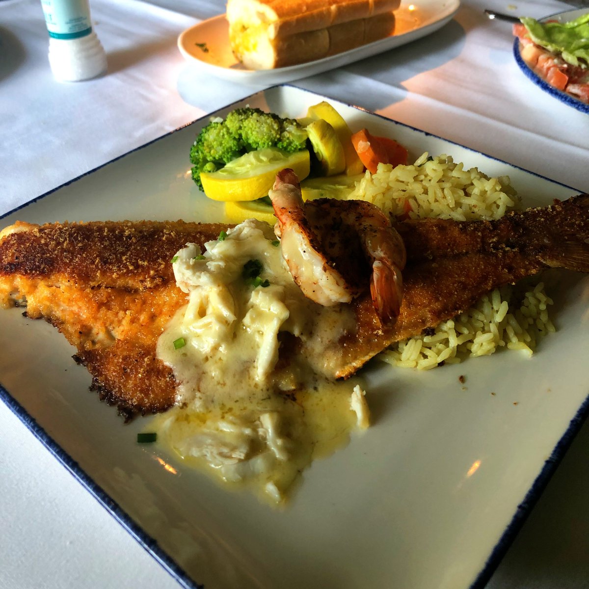 TheWoodlandsCVB's tweet photo. Only one week left in @HouRestaurantWk! Landry's Seafood House in The Woodlands offers both lunch and dinner options. View dining options: https://t.co/90zkBh4qKL
#HRW2020 #SoWoodlands @LandrysSeafood @LandrysInc https://t.co/6rPKo5GGq7