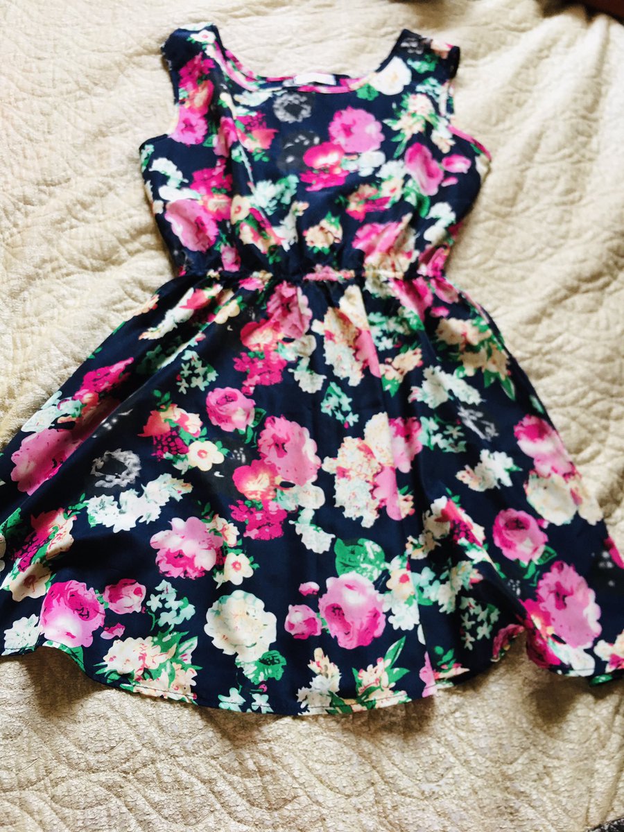 thephoenixzw's tweet photo. Ladies I am selling preloved dresses in Harare CBD $5 each.Washed and ironed . Formal dresses available too 😇 https://t.co/IYacNjuZs1