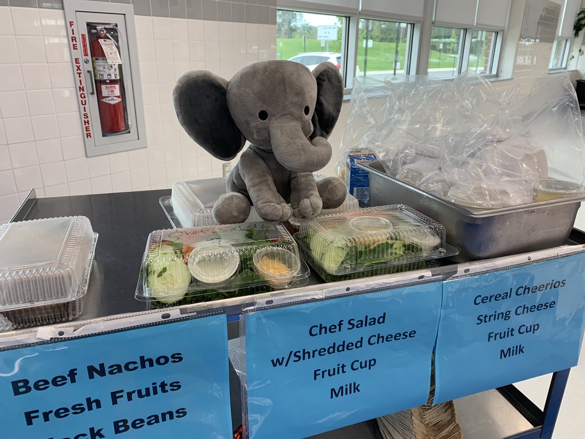 Mabel LOVES lunch @WaxpoolES Come by from 10-1 and pick up your FREE lunch!! 🧡💙