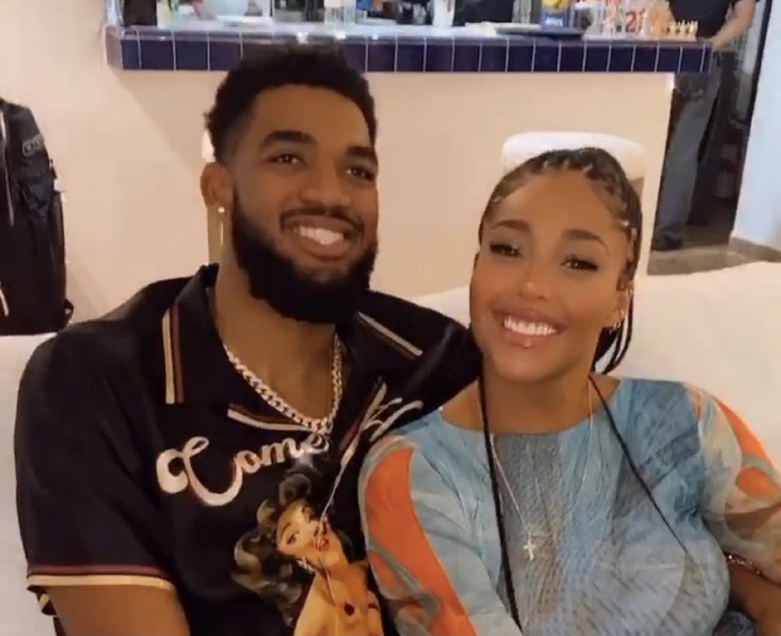 joshuachenault1's tweet photo. I just know that Jordyn Woods still being able to live a luxury lifestyle is eating Kris Jenner’s children up https://t.co/BkH8ELJz1k