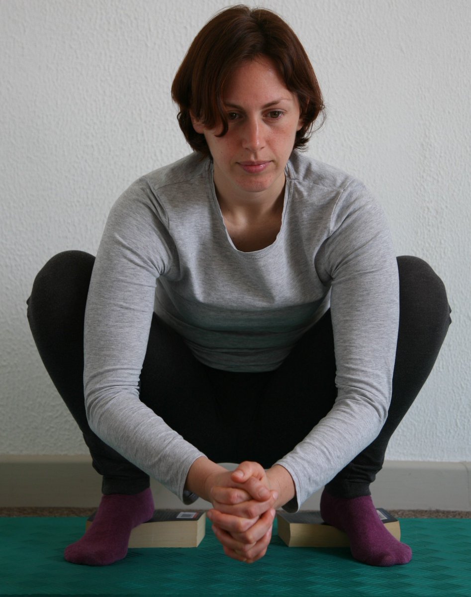 POLARITY SQUAT EXERCISE
Regular practice of the Polarity squat exercise will help keep your body’s energy flow at maximum potential.  Keep moving and love life, Carolyn
www.10minutehomeworkout
#wellness #energy #exercises #feelingmotivated
#health #flexibility #mentalhealth
