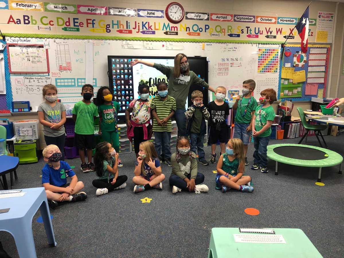 ChapelHill_ISD's tweet image. #hellochisd #helloweek Mrs. Renick&apos;s class is having fun with Hello week!
