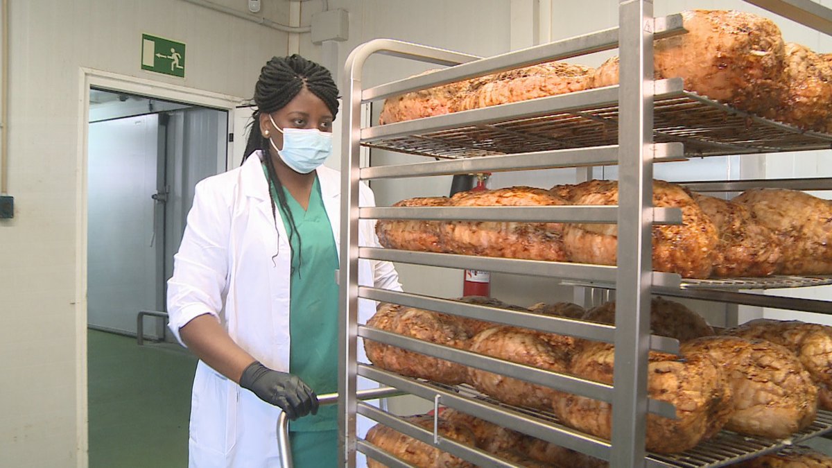 La hostelería se ha sofisticado mucho en los últimos años gracias a empresas como <a href="/InnovaChef/">Innova Chef</a>. Desde su cocina central en Zamora nos cuentan cómo están viviendo la situación del sector 📺 Esta noche a las 22:30 en #HechoEnCyL