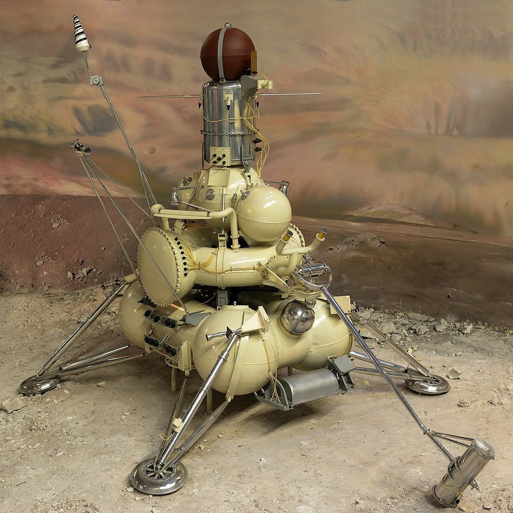 Russia's tweet photo. 🌑🌏 #OTD in 1970 #Soviet probe #Luna16 became the 1️⃣ robotic vehicle to land on the #Moon and send a sample of lunar soil back to #Earth 🚀 101 grams of regolith were delivered in a capsule from the surface of the nearest #extraterrestrial body. A 0.4825g sample was sent to #UK. https://t.co/S63TqB1sam