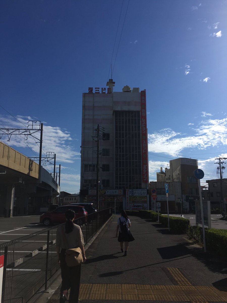 aliali_ito's tweet photo. 見知らぬ街で自分の作品を上映してもらい、その街に滞在して、毎日映画館に通う、なんと贅沢な日々だったことか✨見に来て下さった皆様、刈谷日劇の皆様、本当にありがとうございました‼️また戻って来られますように〜🌈

#刈谷日劇
#悪魔の舞を手に入れし者 
#四畳半三部作 
#優しいシャツ
#エモレモ https://t.co/hHUMTS6TBj