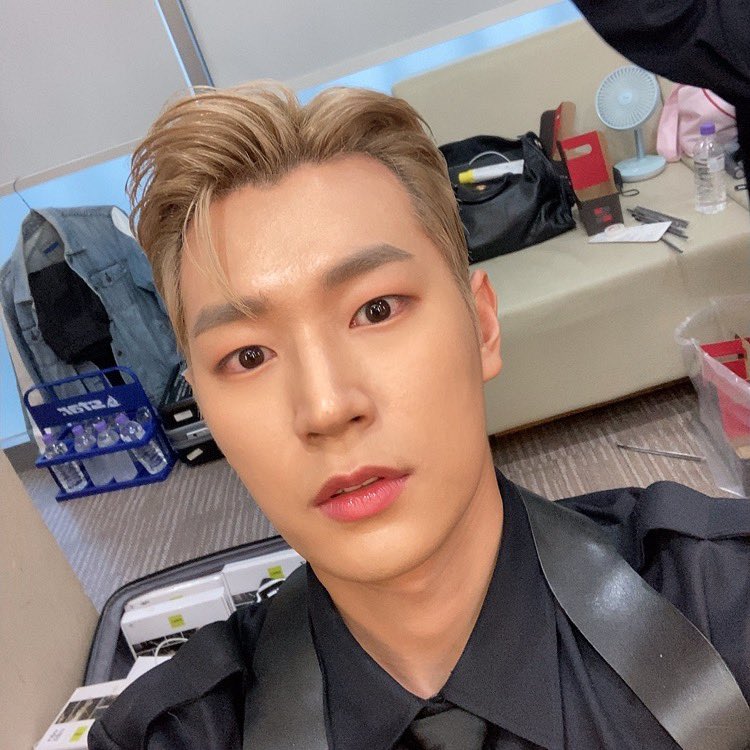 KNKOfficial220's tweet photo. [서함] 수고했솸~👍 https://t.co/9dtK6BMwMG