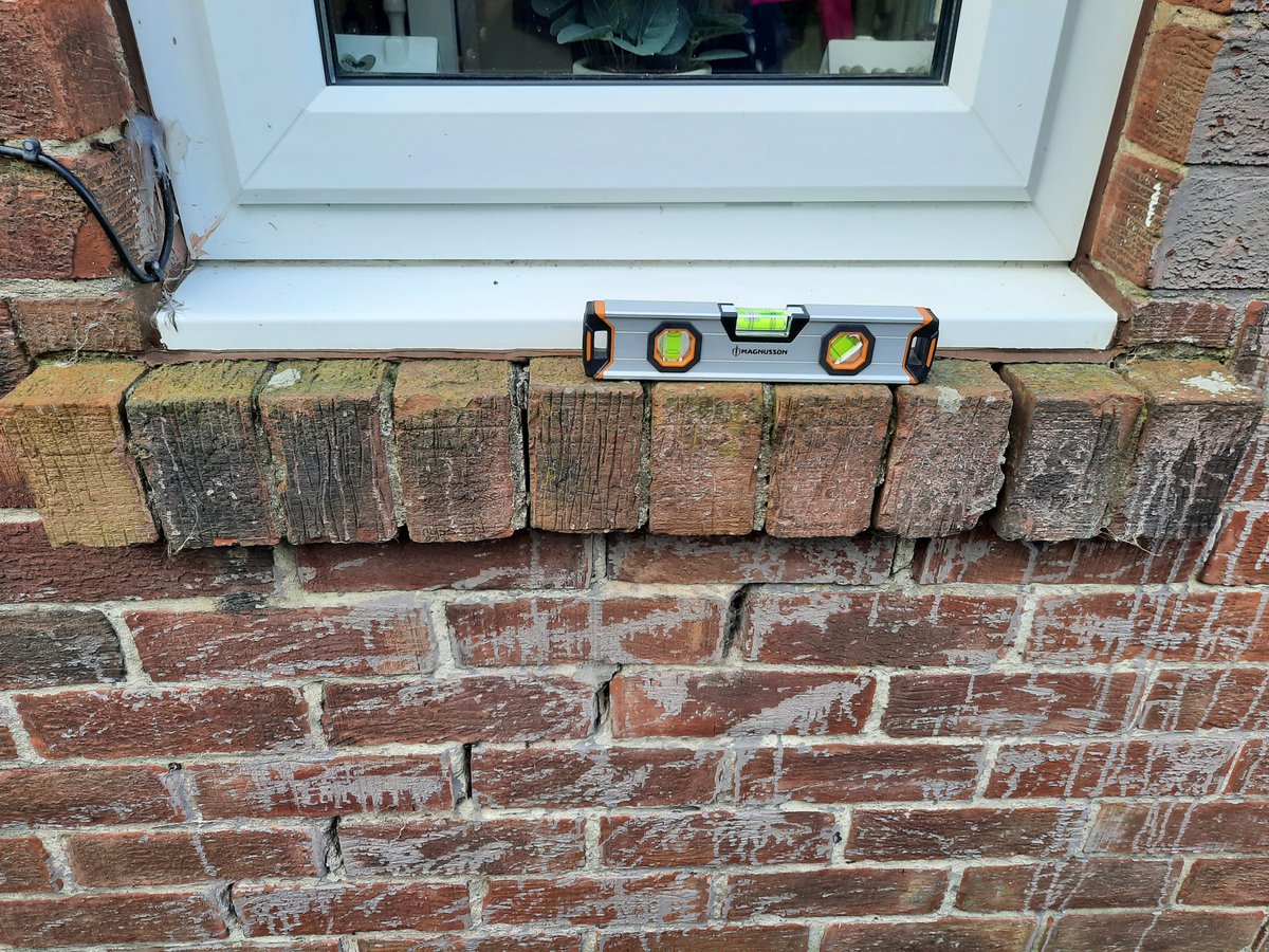 ElvetProperty's tweet photo. Our surveyor has found some interesting defects recently: Cracking along mortar joints, in a cavity wall, corresponding with cracking internally. Cause: possibly subsidence. Further investigation has been recommended.
If you suspect similar issues in your home, call 0330 0419 03. https://t.co/u31zi0dbWq