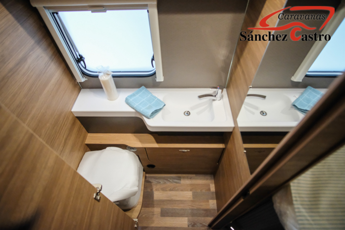 caravanasanchez's tweet photo. Os presentamos la autocaravana integral CARACORE 700MEG de WEINSBERG. Excelente por su relación calidad precio. 
Para todos los amantes del #caravaning que buscan un plus en sus viajes. 
https://t.co/FkAdpA7geg 
#caravanasanchezcastro #weinsberg #caracore700meg #autocaravana https://t.co/l3miY4R8Xh