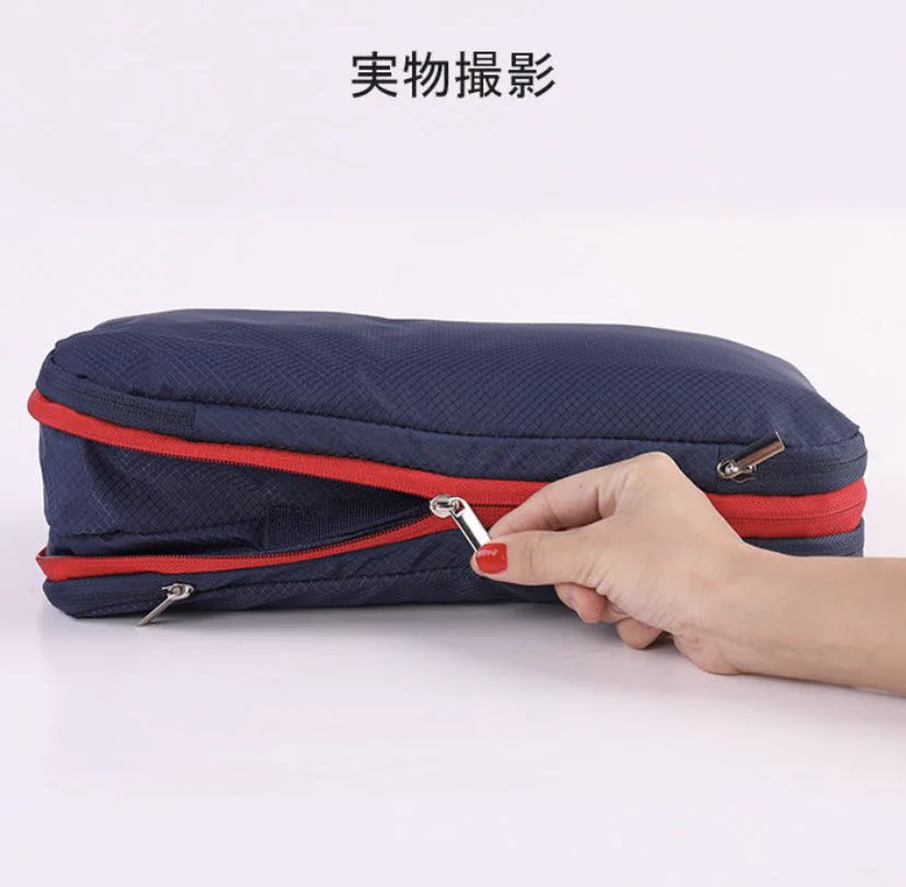 旅行に便利そうな圧縮バッグ。子連れで荷物が多い方にはうれしいバッグですね。