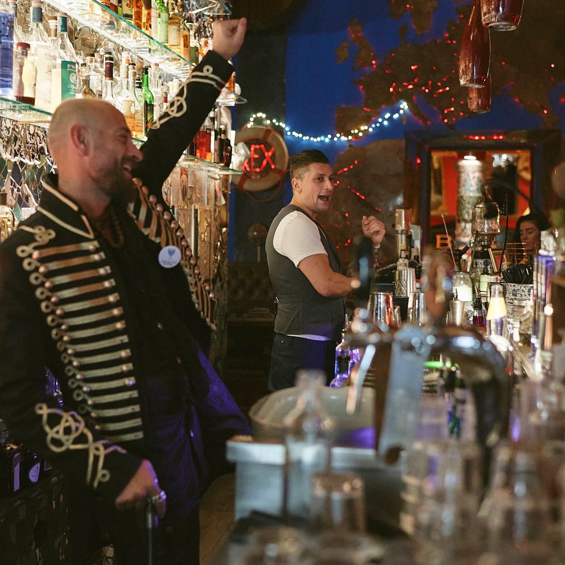 NoonGin's tweet photo. 💜💜💜
SO MUCH FUN at the #FlorenceCocktailWeek!
#Gin #Cocktails #Drink #DrinkGin #Florence #Firenze #Italia #BellaItalia https://t.co/lKBCTv9HHb