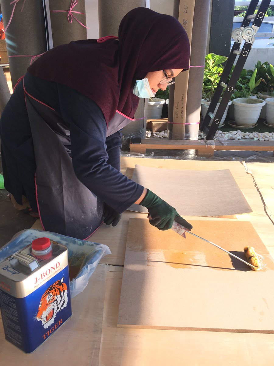 kum1ro's tweet photo. Arini aku ngan adik aku @ku_athirah isap gam
#dereka #carpenters #woodwork #jbondtunenekkau https://t.co/QLNWe2nMkg