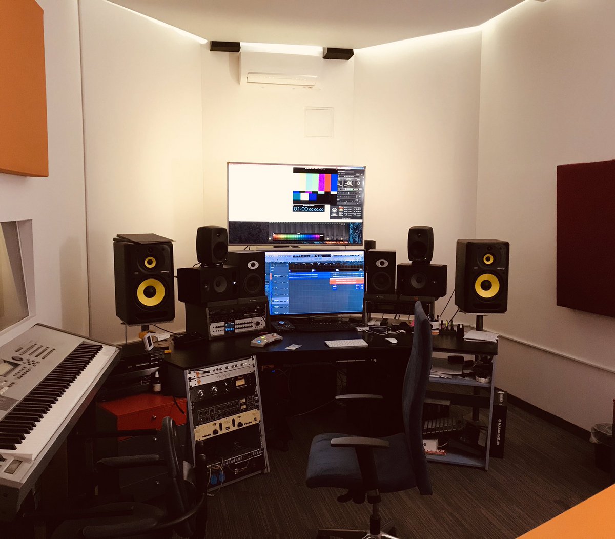 rootsinsession's tweet photo. Our daily office πππΊπΏπ
.
#SoundartProduction studio πππ½
.
#studio #office #music #production #producers #sound #sounddesign #ljubljana https://t.co/FvVmWvlKgi