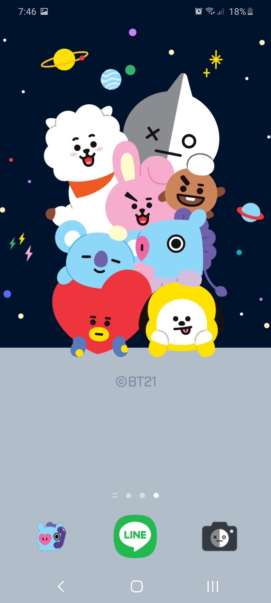 Chieee ちー Bt21のスマホケースをつけるだけでスマホの壁紙やアイコンがbt21になっちゃうらしい Galaxyに行ったらお試しで24時間だけ着せ替えして貰えた すごい機能だねぇ Galaxysplusbts Bts Twt T Co 5l5etdolpb Twitter