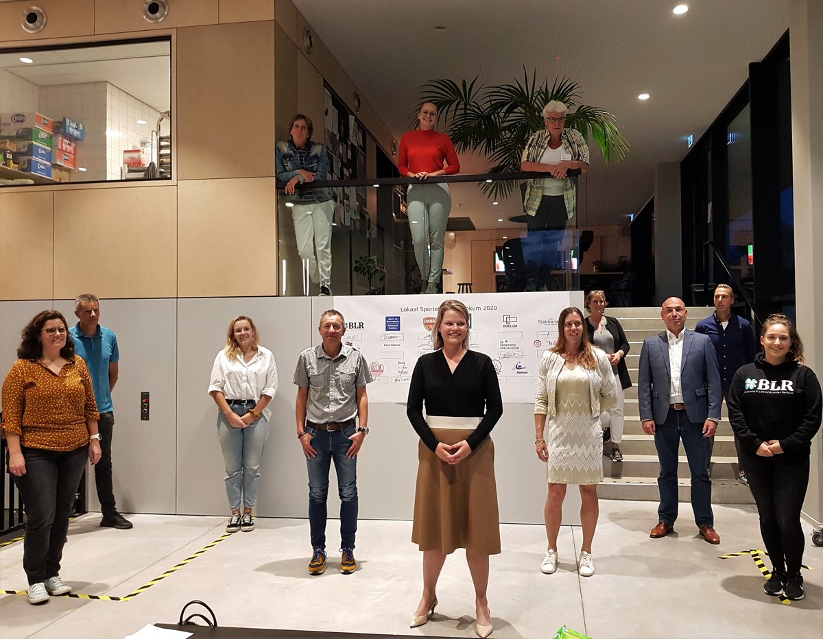 Tijd voor sportieve actie! 📣 Gisterenavond tekenden 17 partijen het lokaal sportakkoord. Het doel is een veilige, gezonde sportomgeving voor iedereen. Meer informatie over het sportakkoord? Kijk op:
bit.ly/3crkmwO