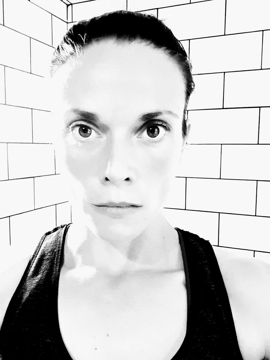 Thanks Julia Bisby for a tremendous performance as Kim in #thebrokencrab as part of <a href="/FestivalMind/">Festival of the Mind</a> #FOTM2020
Check out the play here: 
festivalofthemind.sheffield.ac.uk/2020/spiegelte…