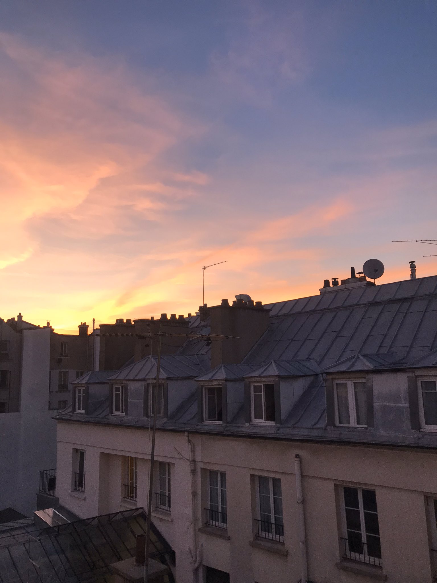 望月淳 ヴァニタスの手記 単行本 巻発売中 パリが恋しくなってきたので過去に撮った写真を見返しています これはヴァニタスとノエがいる部屋のモチーフにしているホテル 夕日が綺麗でした T Co Aqs9guaag2 Twitter 望月淳 ヴァニタスの手記 単行本 巻発売中 パリが恋しくなってきたので過去に撮った写真を見返しています これはヴァニタスとノエがいる部屋のモチーフにしているホテル 夕日が綺麗でした T Co Aqs9guaag2 Twitter