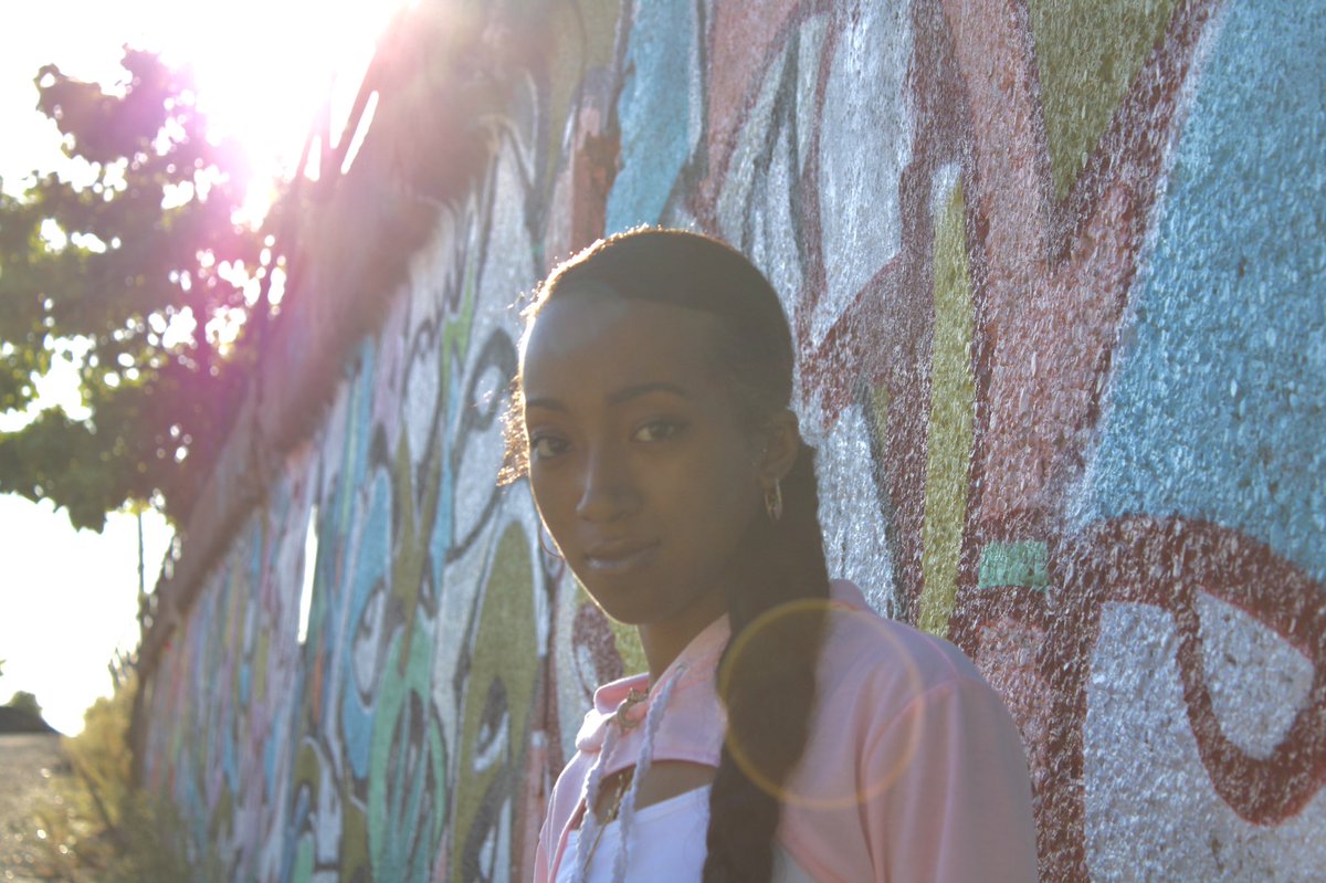 _RellyRell__'s tweet photo. @madgayho I’m one of those #Photographers who know how to capture dark skin CHECK ME OUT #TSiC #GoCRAZ That’s All I Do is Capture Color https://t.co/yPeTI8q4hf