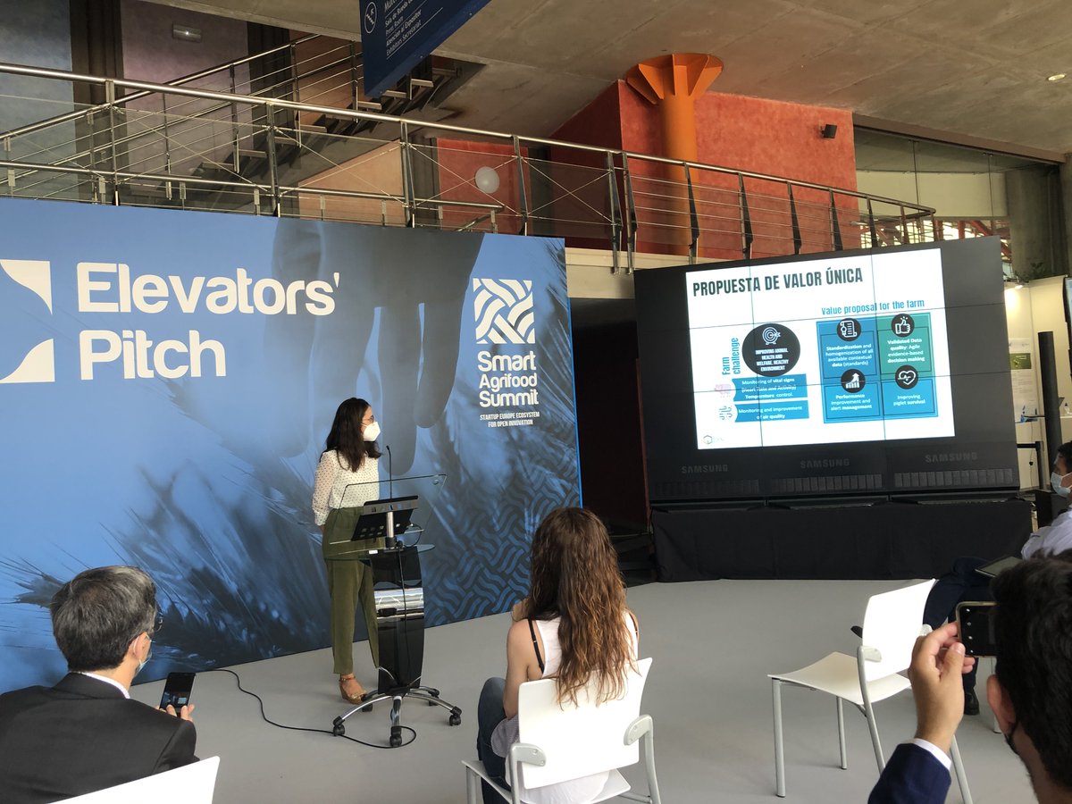 BertoMontilla's tweet photo. #RT @FIWAREZone: RT @HOPUbiquitous: 📸 Participamos en el Elevator Pitch de #AgriFood20 con @porcinnova para presentar el funcionamiento de 'Interoperable Pig Health Tracking #FITPig', donde monitorizamos la calidad del aire, controlamos las constante… https://t.co/ZVtIsRbFH7
