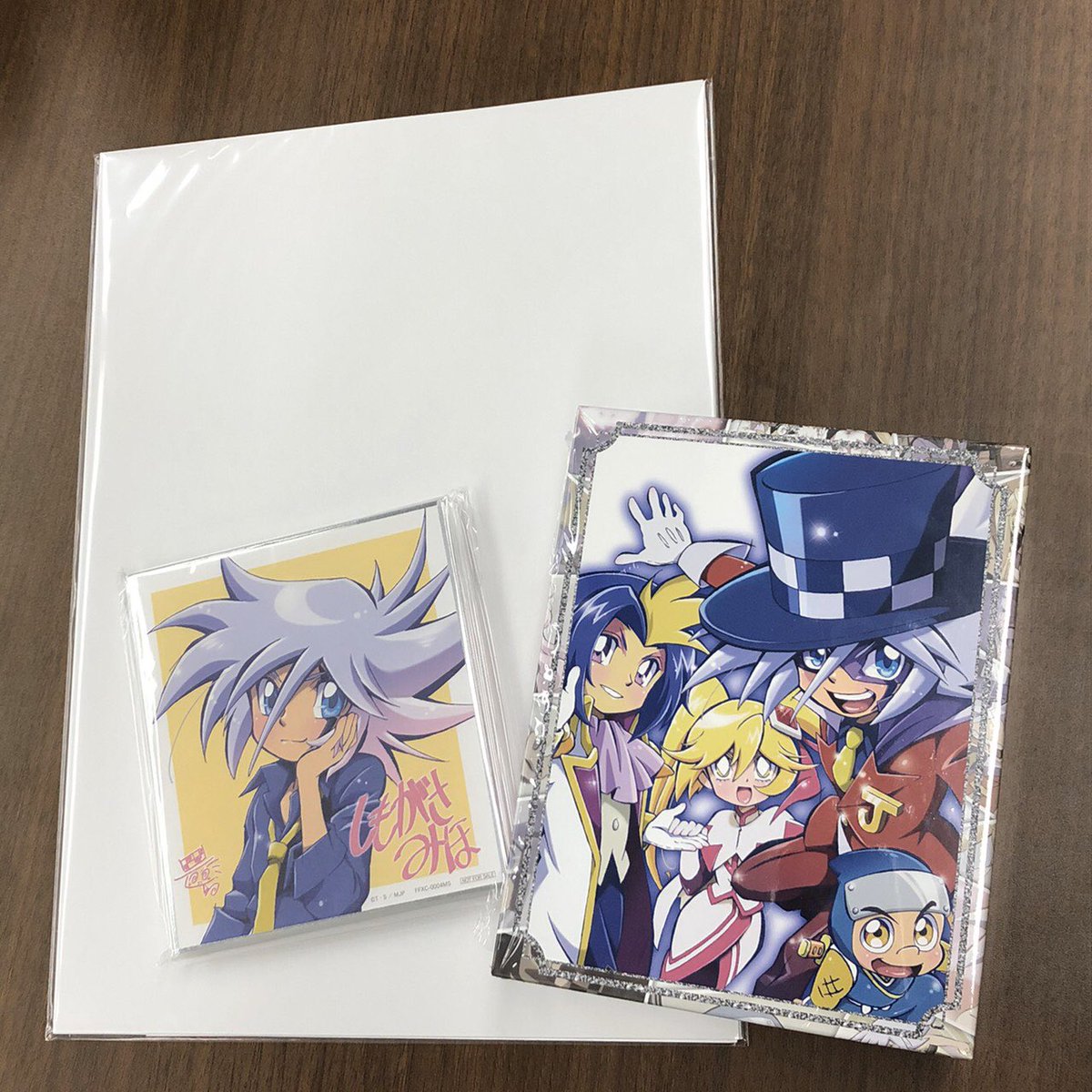 アニメ 怪盗ジョーカー 公式 白いものは寄せ書き色紙です 色紙に生動画3枚セットを挟んでいます ちなみに 中身はジョーカー2枚 ギンコ1枚でした いろいろなお宝がもらえる ミラクルくるくるキャンペーン は9 30 水 23 59まで 数に限りがご アニメ 怪盗ジョーカー 公式 白いものは寄せ書き色紙です 色紙に生動画3枚セットを挟んでいます ちなみに 中身はジョーカー2枚 ギンコ1枚でした いろいろなお宝がもらえる ミラクルくるくるキャンペーン は9 30 水 23 59まで 数に限りがご