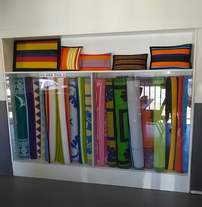 MatsMemuka's tweet photo. South Africa is rich in producing traditional handmade mats made of ornamental plants such as grass best known as umseme, legogo and ucansi in isiNdebele, Sepedi and isiZulu respectively. Memuka has put a twist to the old age tradition of umseme. The evolution of our heritage. https://t.co/qgpEtDoN7C