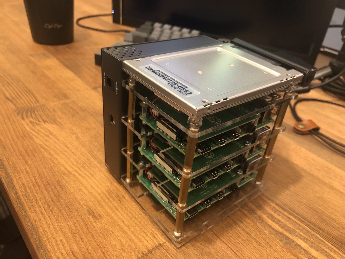 amsy810's tweet image. おうちKubernetes インターン
今回は 7 days のオンライン開催で実施しています。
改良型、10cm 立方体にいい感じに纏まってて可愛すぎませんか🐳（趣向を凝らした）
spec: 12 core + 24 GB mem + PoE
#Kubernetes #catechchallenge #CyberAgent #おうちKubernetes

cyberagent.co.jp/careers/studen…