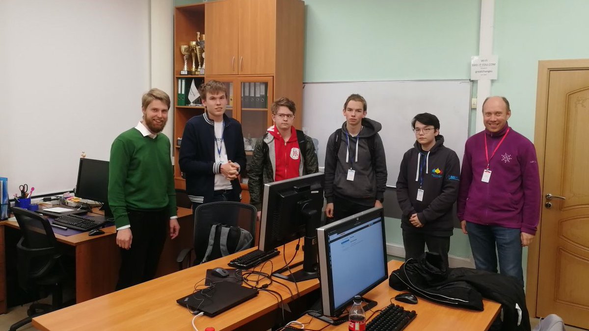 Российская команда завоевала 3 золотых и 1 серебряную медали International Olympiad in Informatics⭐️

В состав команды вошли Ильдар Гайнуллин, Семён Савкин, Егор Лифарь и Андрей Ефремов.

Руководитель тренерского штаба — директор МФТИ по дистанционным программам Алексей Малеев.