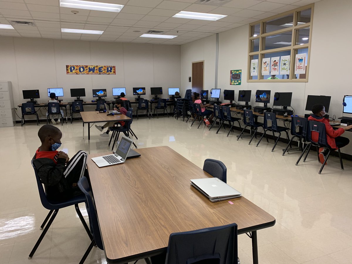 MrsRodriguezGT's tweet image. We’re practicing #socialdistancing during our third grade NNAT screening today! @LewisvilleES @kilamkim #theponyway #LISDGT