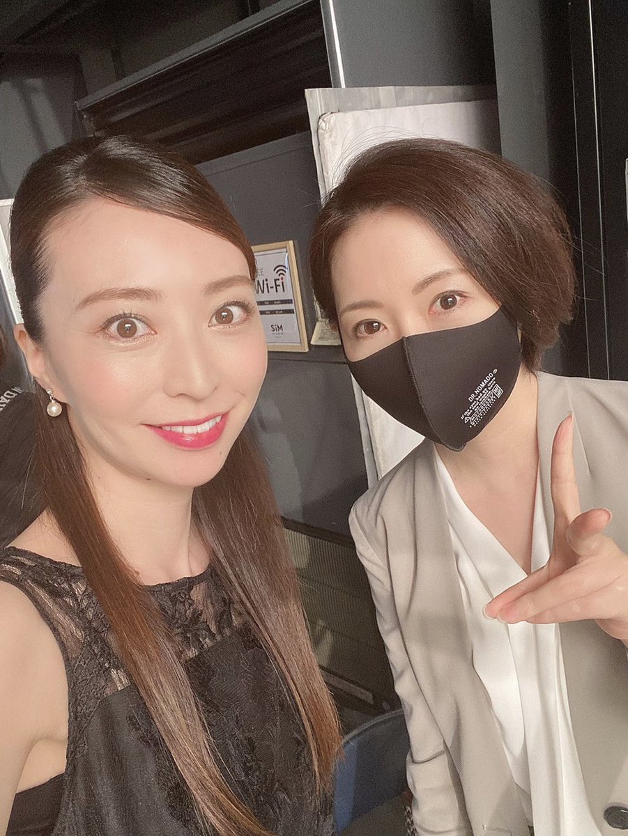 yoshiko_enjoji's tweet photo. 髪切ったー✂️
こんなに短いの久々でスッキリ😆

写真は先日の現場。
私もとても興味がある分野の撮影で、
公開が楽しみ✨
素敵なドレス姿の橘ゆりちゃんと☺️

#SiMstudio #お台場シムスタジオ https://t.co/MYiAsyd5bo