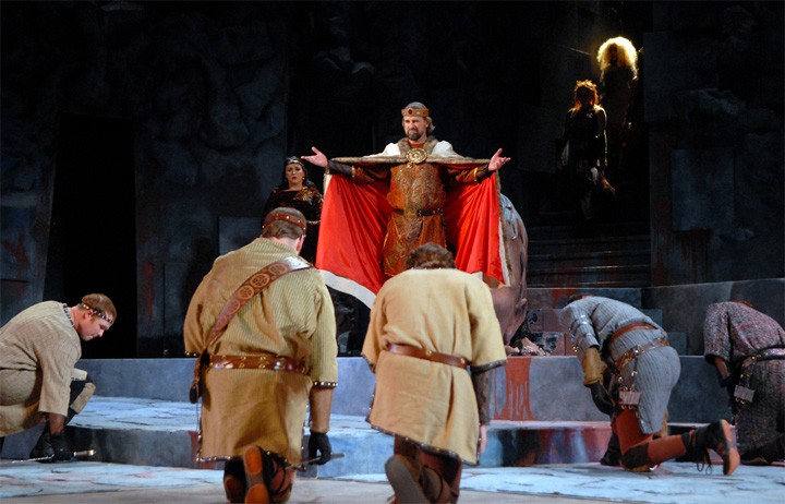 MacDuff10026840's tweet photo. Macbeth just got coronated, that bastard😡😡😡 https://t.co/8M42tPtolM