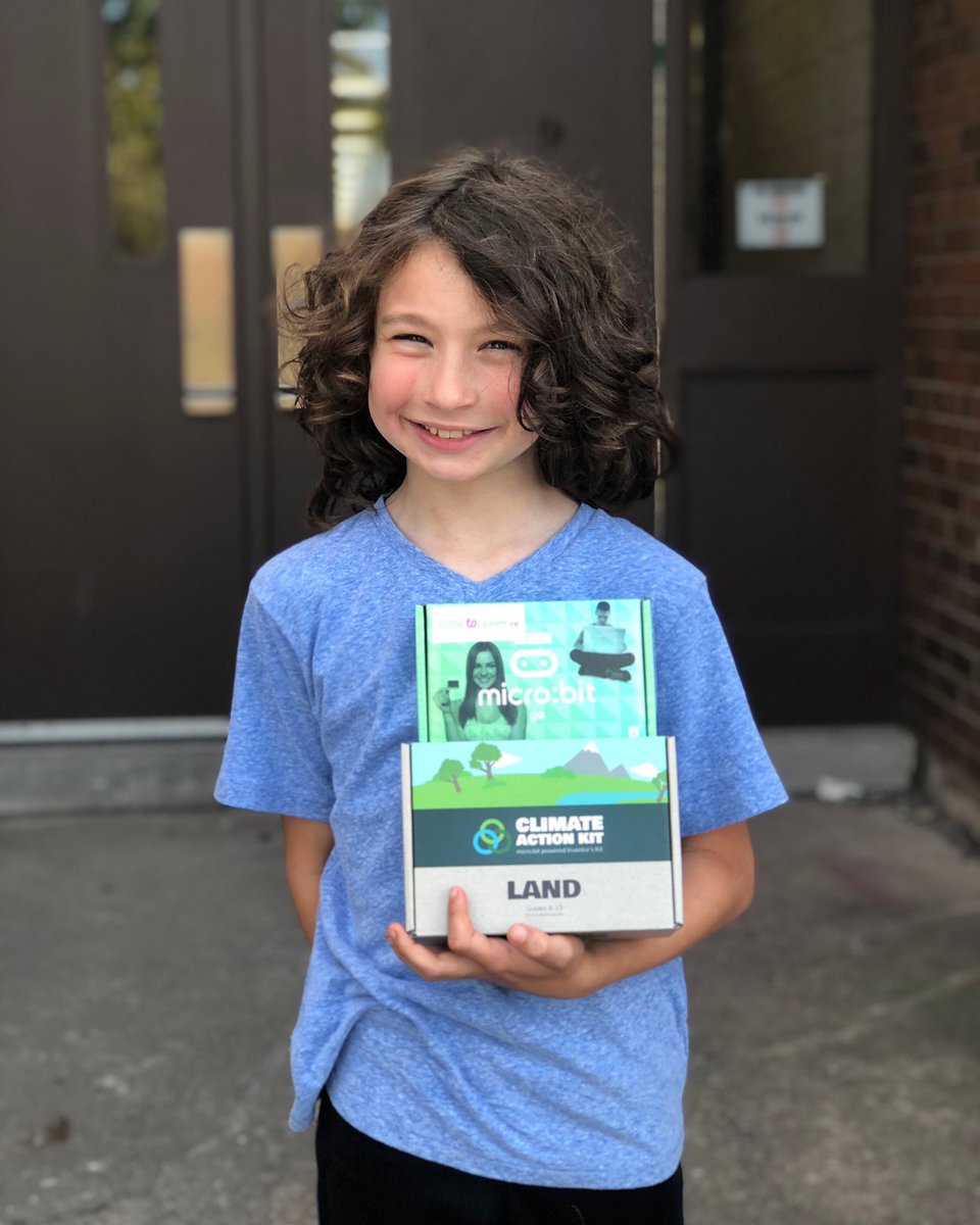 ihubNiagara's tweet image. This is Garen — a #CodingForGood Challenge winner! He participated in our @dsbn Summer #STEM program where he created a digital #ThankYou card & donated his Chromebook to his cousin Rachel, a nurse at @niagarahealth! Thanks @CanCodeToLearn, @takingitglobal & @InkSmith3D! 👏👏👏