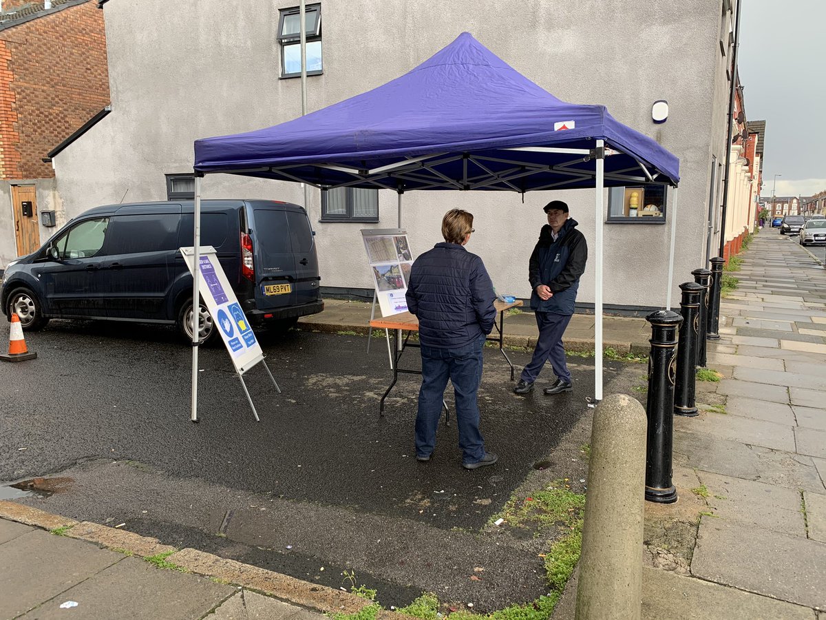 LRecycles's tweet photo. Come rain or shine we’re out engaging safely with the local community. Come & give us your views today between 1-3pm jxn of Sutcliffe and Molyneux #kensington #liverpool #alleyways #communalbin #CommunityEngagement @MikeBrown_LSSL https://t.co/VoxgQgDquV